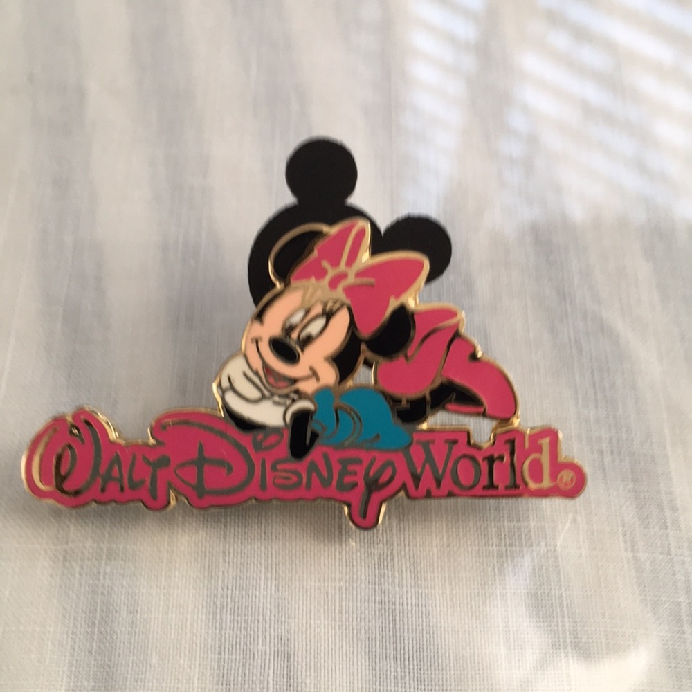 Minnie mouse Disney pin